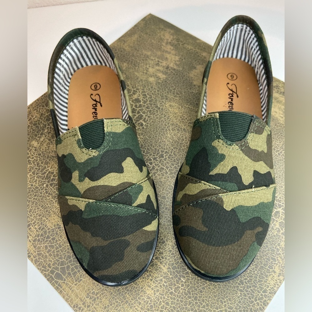 Forever~NIB~Green Camouflage Flat Slip-On Loafers~Lightweight~Canvas~Size 6